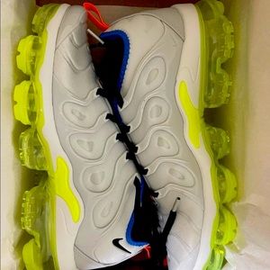 Nike Women’s Air VaporMax Plus DQ4695-001 size Us(8)